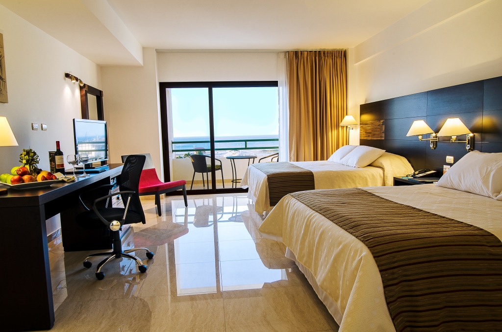 Habitación doble en torre con vista al mar